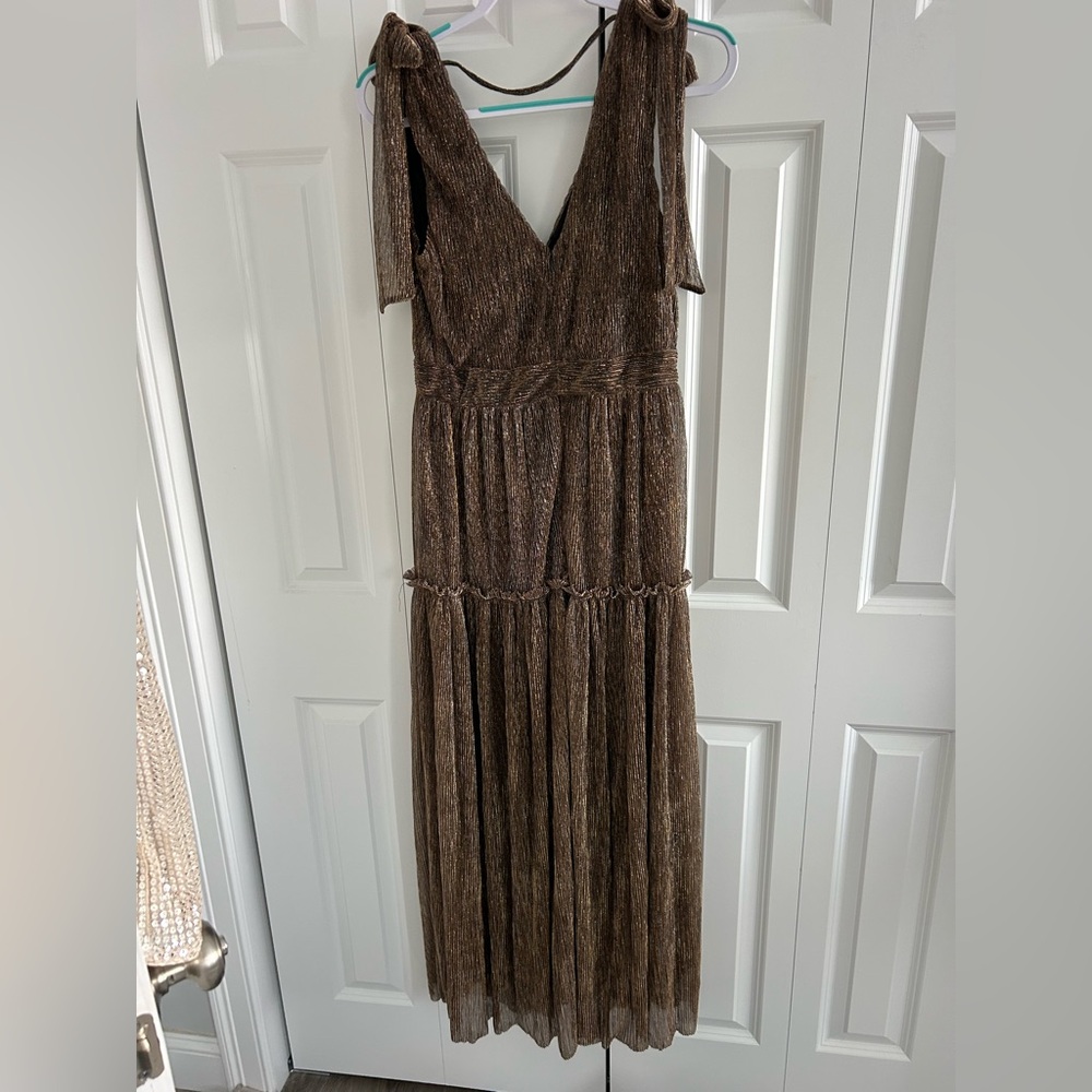 NWT ASTR  Desma Dress Metallic Bronze V-Neck Maxi Dress Size L - Picture 8 of 12